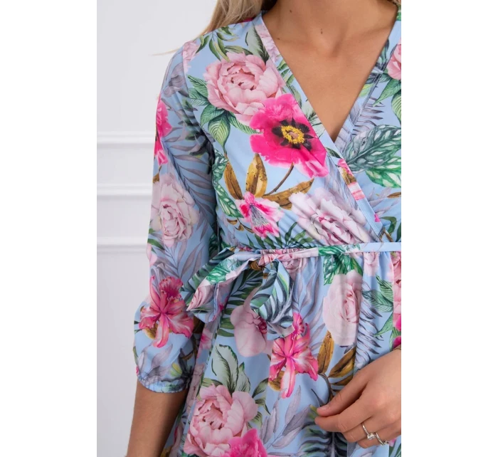 Modré květinové šaty s vázáním v pase Modré květinové šaty s vázáním v pase