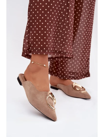Dámské nazouváky s ozdobným zlatým detailem tmavě béžové model 21918971 - Boto Dámské nazouváky s ozdobným zlatým detailem tmavě béžové model 21918971 - Boto