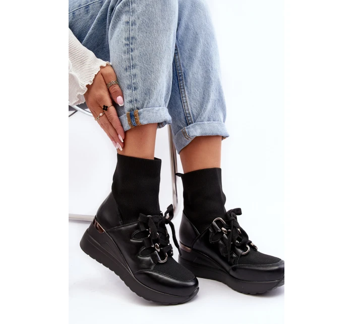 Dámské Botky Na Koturnu Se Soketou Černé Helladina Dámské Botky Na Koturnu Se Soketou Černé Helladina