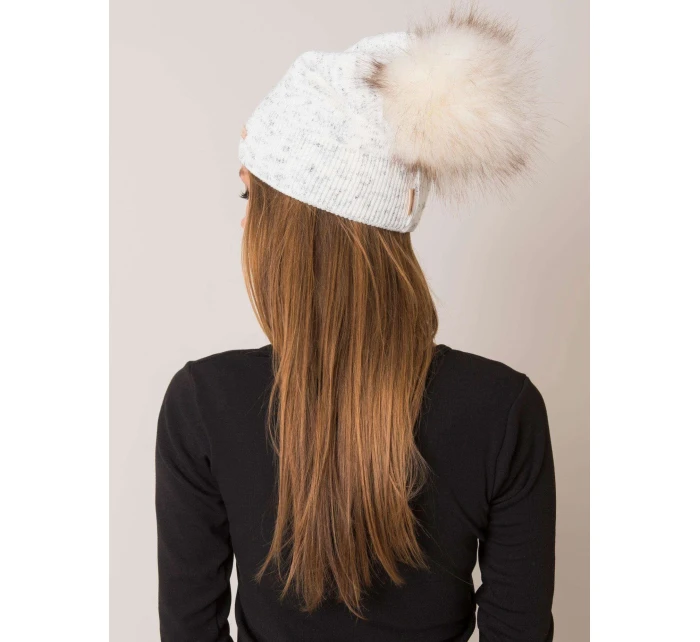 Dámská čepice model 14839462 ecru - FPrice Dámská čepice model 14839462 ecru - FPrice