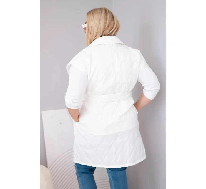 Dámská vesta Plus Size prošívaná s páskem a límcem bílá