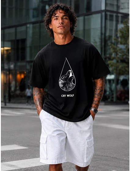 Koszulka męska oversize bawełniana z nadrukiem czarna model 22215932 - FashionStreet Koszulka męska oversize bawełniana z nadrukiem czarna model 22215932 - FashionStreet