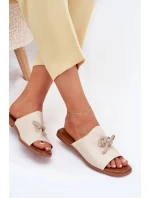 Dámské pantofle na nízkém podpatku s ozdobným vázáním – béžové Norela Dámské pantofle na nízkém podpatku s ozdobným vázáním – béžové Norela