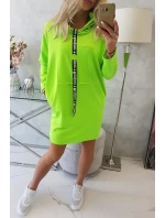 Zelené neonové šaty v barvě kravaty Zelené neonové šaty v barvě kravaty