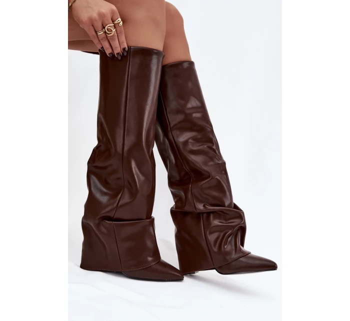 Dámské kotníkové boty Elivira se zahnutou manžetou na sloupku – čokoládové Dámské kotníkové boty Elivira se zahnutou manžetou na sloupku – čokoládové