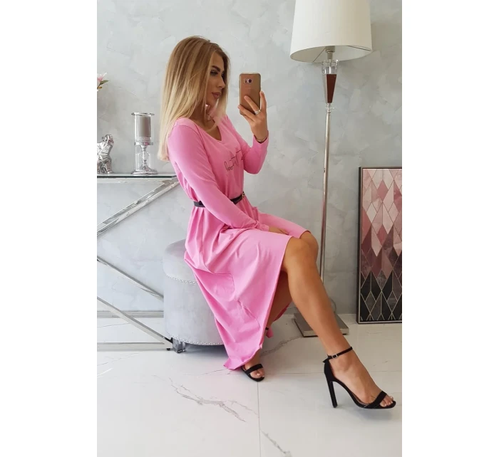Šaty s ozdobným páskem a nápisem light pink