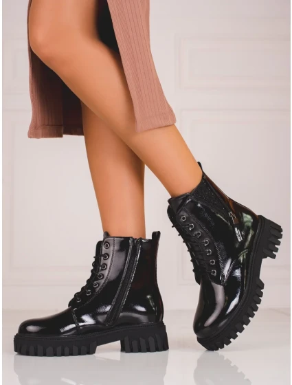 Originální kotníčkové boty dámské černé na plochém podpatku Originální kotníčkové boty dámské černé na plochém podpatku