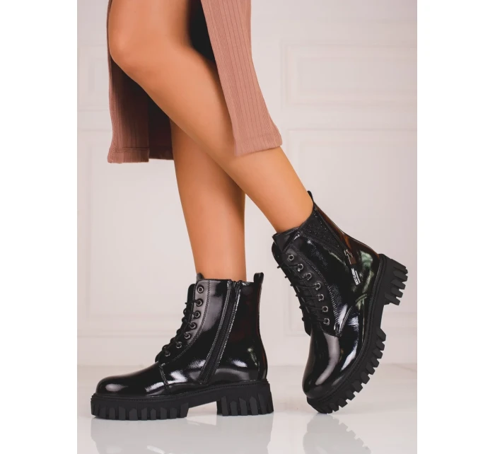 Originální kotníčkové boty dámské černé na plochém podpatku Originální kotníčkové boty dámské černé na plochém podpatku