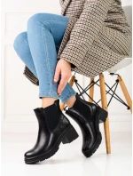 Jedinečné černé dámské  kotníčkové boty na širokém podpatku