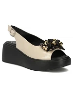 Dámské kožené sandály na zlaté platformě Filippo DS7577