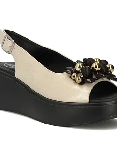 Dámské kožené sandály na zlaté platformě Filippo DS7577