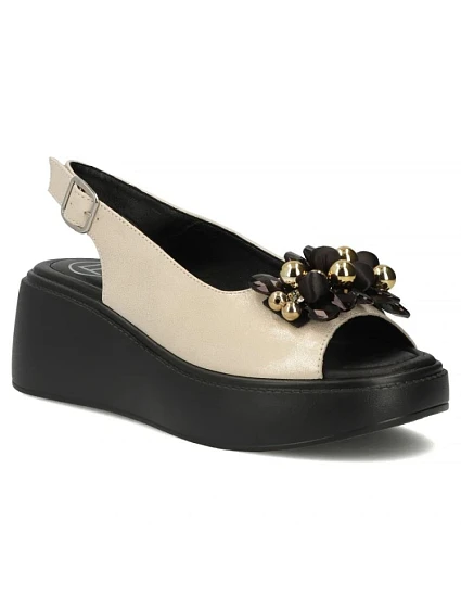 Dámské kožené sandály na zlaté platformě Filippo DS7577