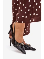 Lakované Lodičky Na Podpatku Se Zlatou Přezkou Černé model 21704627 - Boto