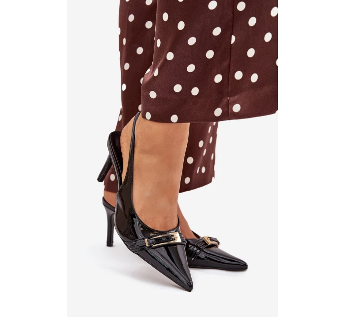 Lakované Lodičky Na Podpatku Se Zlatou Přezkou Černé model 21704627 - Boto