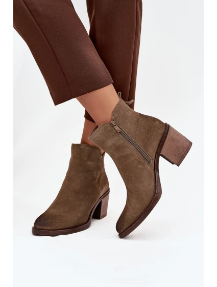 Dámské kotníkové boty z přírodního semiše na sloupku vyhřívané model 21712763 khaki - SERGIO LEONE Dámské kotníkové boty z přírodního semiše na sloupku vyhřívané model 21712763 khaki - SERGIO LEONE