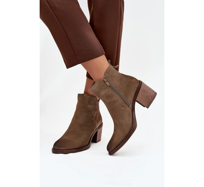 Dámské kotníkové boty z přírodního semiše na sloupku vyhřívané model 21712763 khaki - SERGIO LEONE Dámské kotníkové boty z přírodního semiše na sloupku vyhřívané model 21712763 khaki - SERGIO LEONE