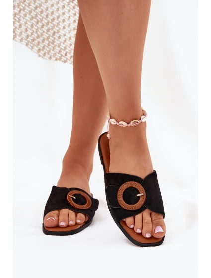 Dámské Pantofle Na Plochém Podpatku S Přezkou Černé model 21698879 - Boto Dámské Pantofle Na Plochém Podpatku S Přezkou Černé model 21698879 - Boto