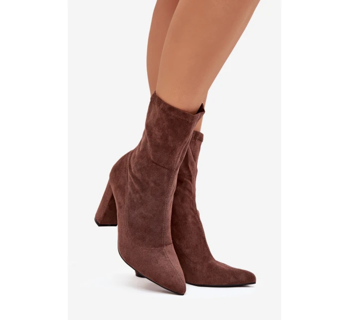Dámské kozačky na podpatku s prošíváním hnědé Rosivelle Dámské kozačky na podpatku s prošíváním hnědé Rosivelle
