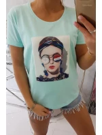 Halenka s dámskou grafikou v mátovém odstínu