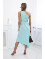 Plisované šaty s květinou mincovna