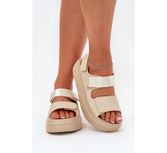 Dámské sandály na platformě se suchým zipem béžové model 21696233 - Boto Dámské sandály na platformě se suchým zipem béžové model 21696233 - Boto