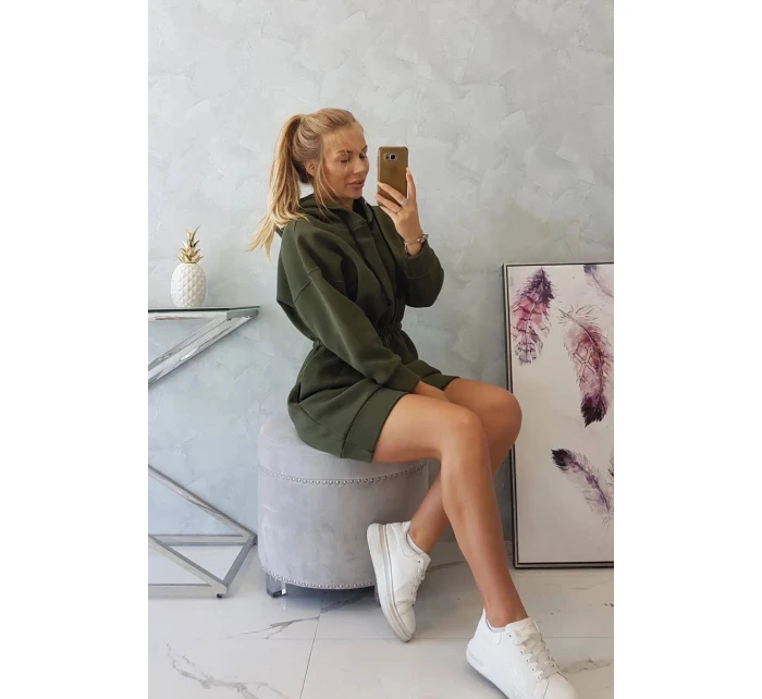 Dámské šaty s kapucí 68470 Khaki zelená - K-Fashion