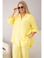 Dámský komplet Plus Size s košilí na knoflíky a kalhotami se širokými nohavicemi žlutý model 22069909 - K-Fashion