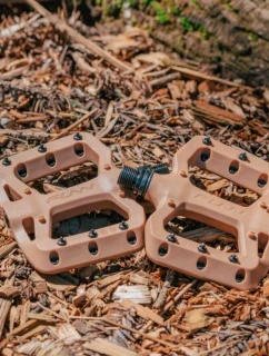 Pedály model 21853533 S hnědé - FUNN