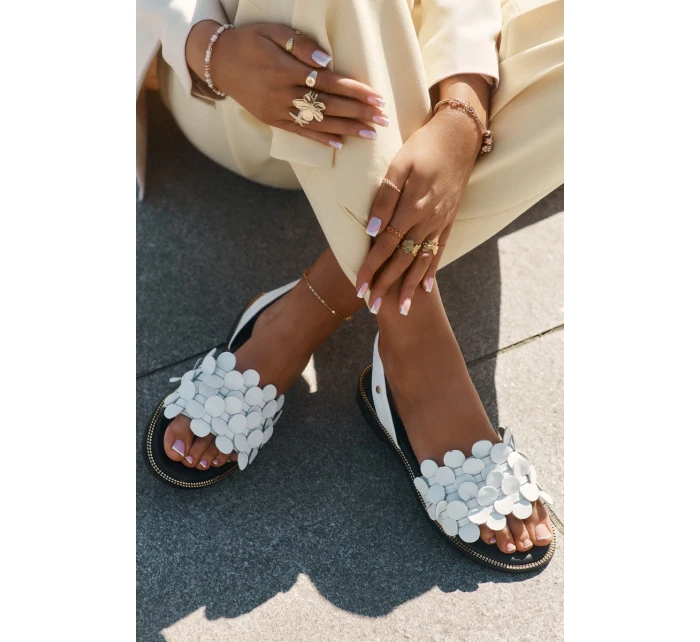 Kožené sandály na plochém podpatku bílé model 21694281 - Zazoo