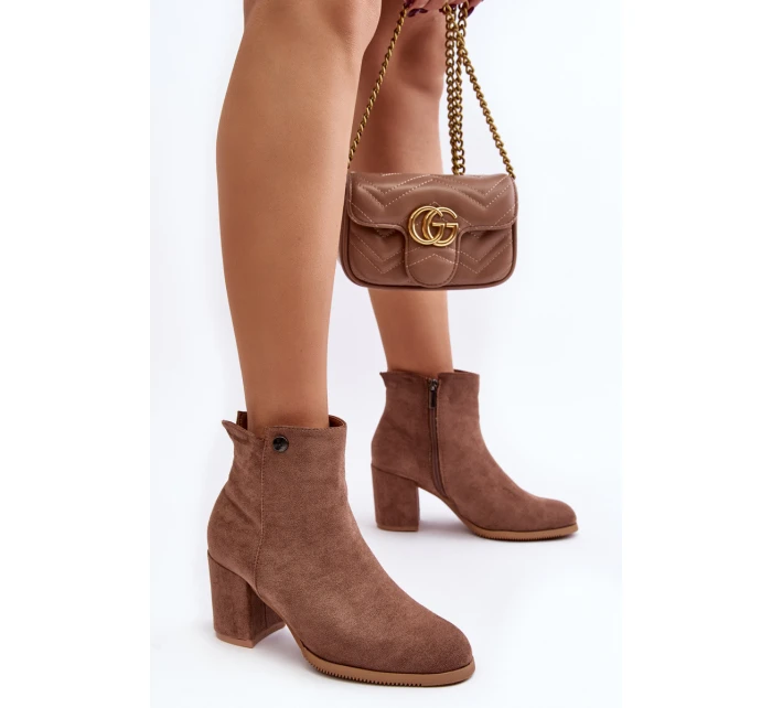 Zamšové dámské botky na podpatku hnědé Selela Zamšové dámské botky na podpatku hnědé Selela