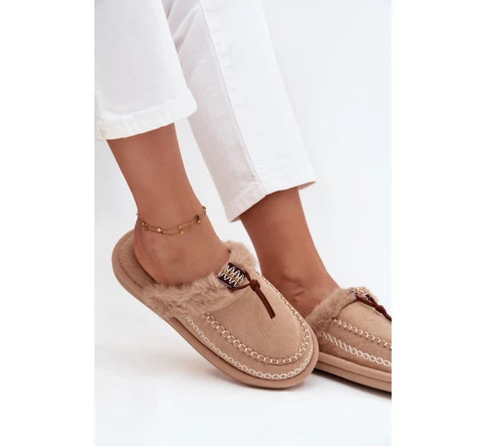 Dámské chlupaté papuče s kožíškem a výšivkou – béžové Perivelle Dámské chlupaté papuče s kožíškem a výšivkou – béžové Perivelle