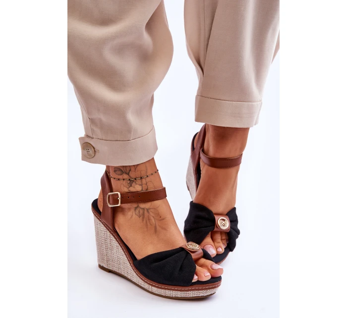 Dámské sandály na klínku s ozdobou černá model 21618450 - Boto Dámské sandály na klínku s ozdobou černá model 21618450 - Boto