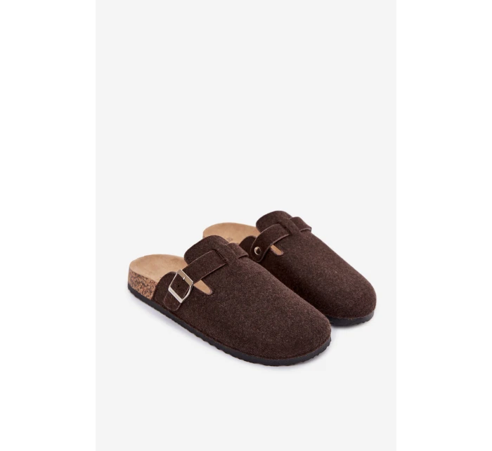 Pánské pantofle s přezkou čokoládové model 21794104 - Boto