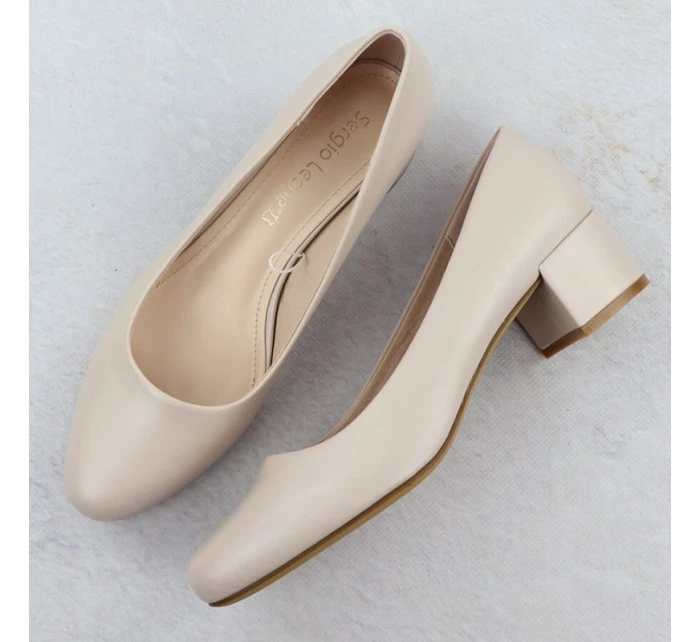 Béžové lodičky na klínku Sergio model 22013058 - LEONE Béžové lodičky na klínku Sergio model 22013058 - LEONE