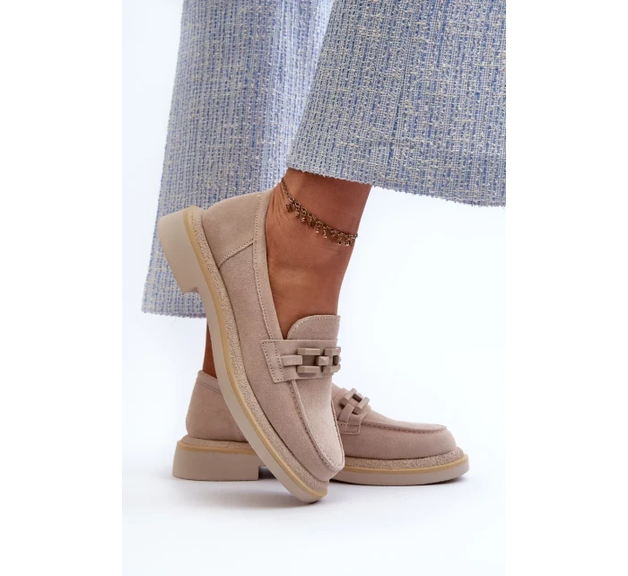 Dámské semišové mokasíny na plochém podpatku s ozdobou D&A béžová Dámské semišové mokasíny na plochém podpatku s ozdobou D&A béžová