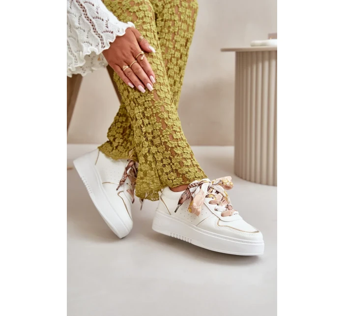 Dámské tenisky na platformě s ozdobným šněrováním bílé Mistra Dámské tenisky na platformě s ozdobným šněrováním bílé Mistra