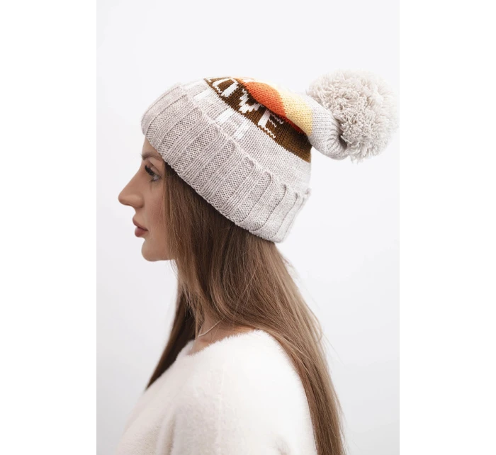 Dámská zimní čepice s vlnou a nápisem s velkým pomponem K422 béžová Dámská zimní čepice s vlnou a nápisem s velkým pomponem K422 béžová