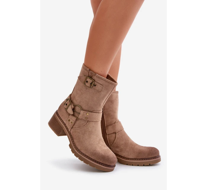 Dámské Botky Na Nízkém Podpatku S Přezkami Tmavě Béžové model 21671197 - Boto Dámské Botky Na Nízkém Podpatku S Přezkami Tmavě Béžové model 21671197 - Boto