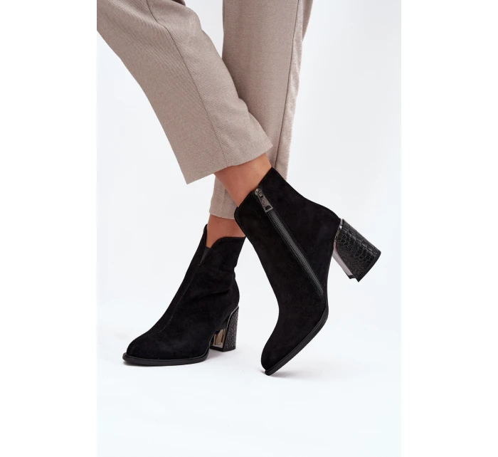 Semišové dámské kotníkové boty na podpatku s rytím zateplené Vinceza 66801 černé