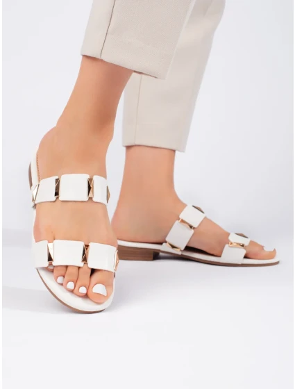 Módní dámské bílé nazouváky na plochém podpatku Módní dámské bílé nazouváky na plochém podpatku