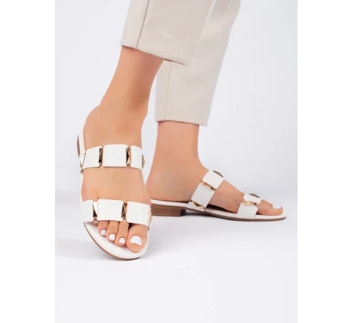 Módní dámské bílé nazouváky na plochém podpatku Módní dámské bílé nazouváky na plochém podpatku