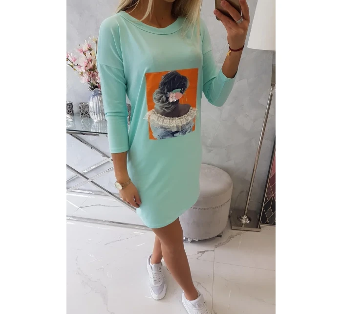 Šaty s 3D grafikou, mátová krajka