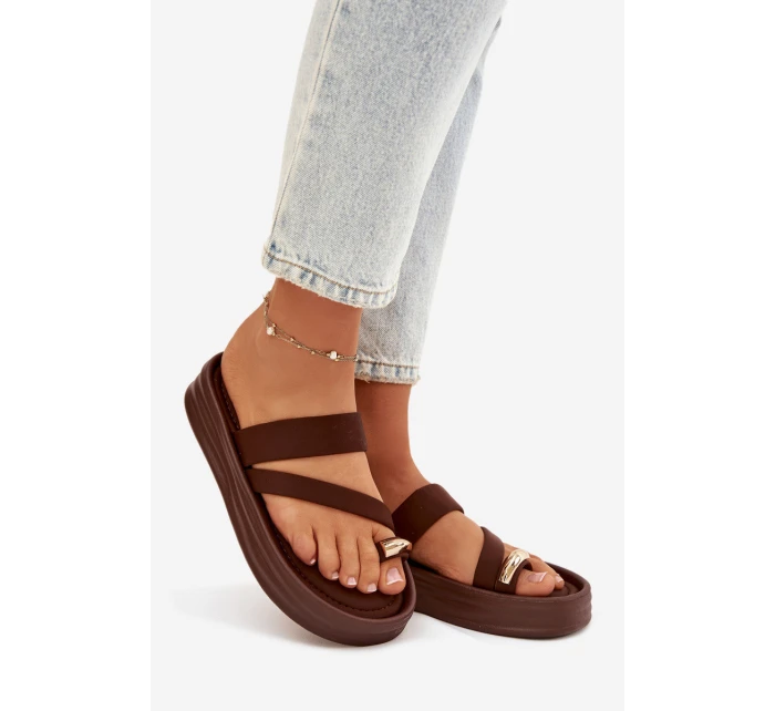 Dámské látkové pantofle s pásky a zlatým detailem čokoládové Farielle