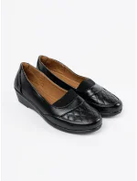 Pěkné dámské černé  polobotky na klínku