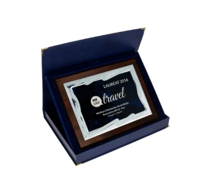 Plastový diplom s vyrytou kovovou destičkou + pouzdro