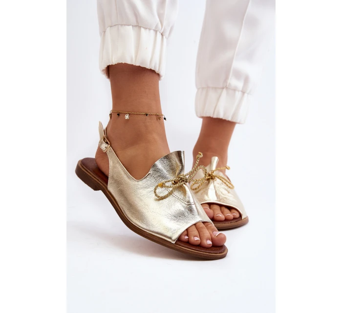model 21646277 Kožené Ploché Sandály Zlaté - Zazoo