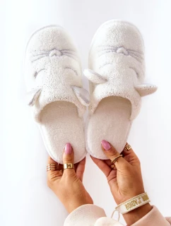 Lesklé pantofle bílé model 21570304 - EVENTO