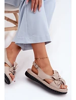 Kožené dámské sandály s ozdobným květinovým Vinceza 66917 Béžové