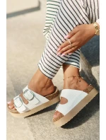 Dámské Pantofle Na Platformě S Přezkami model 21694057 Bílé - Lee Cooper