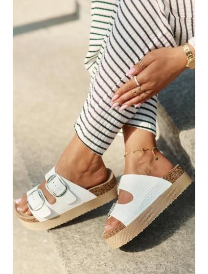 Dámské Pantofle Na Platformě S Přezkami model 21694057 Bílé - Lee Cooper